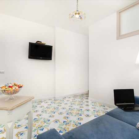 Millie Sorrento Suites Bagian luar foto
