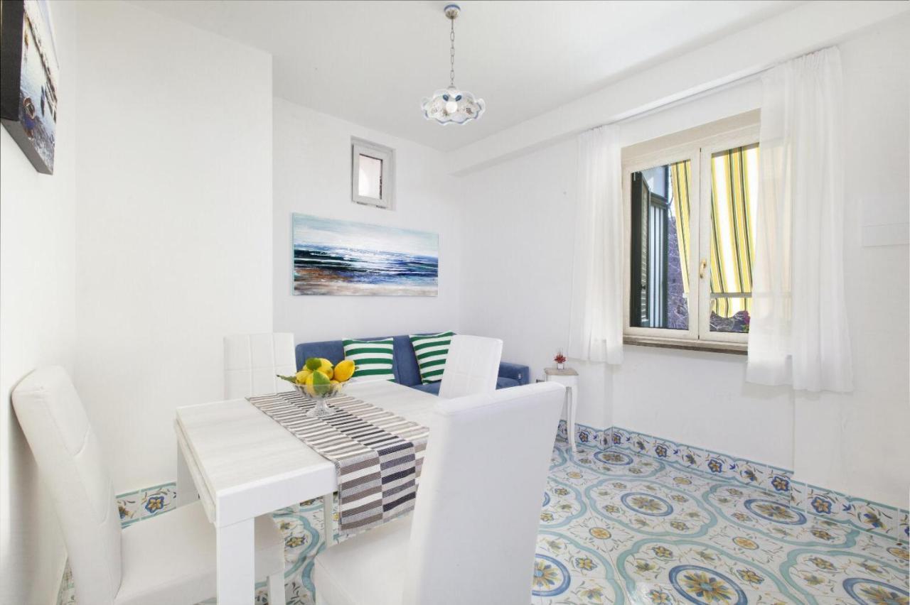 Millie Sorrento Suites Bagian luar foto