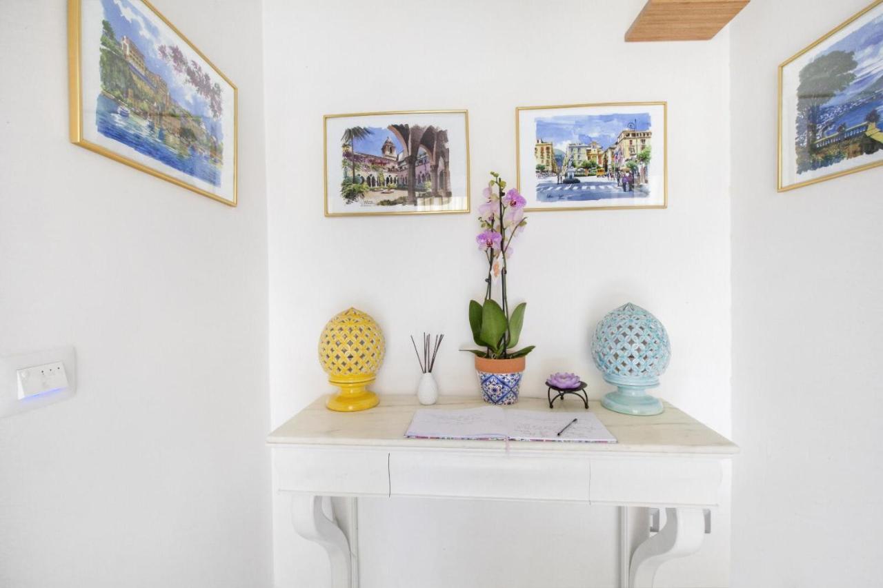 Millie Sorrento Suites Bagian luar foto