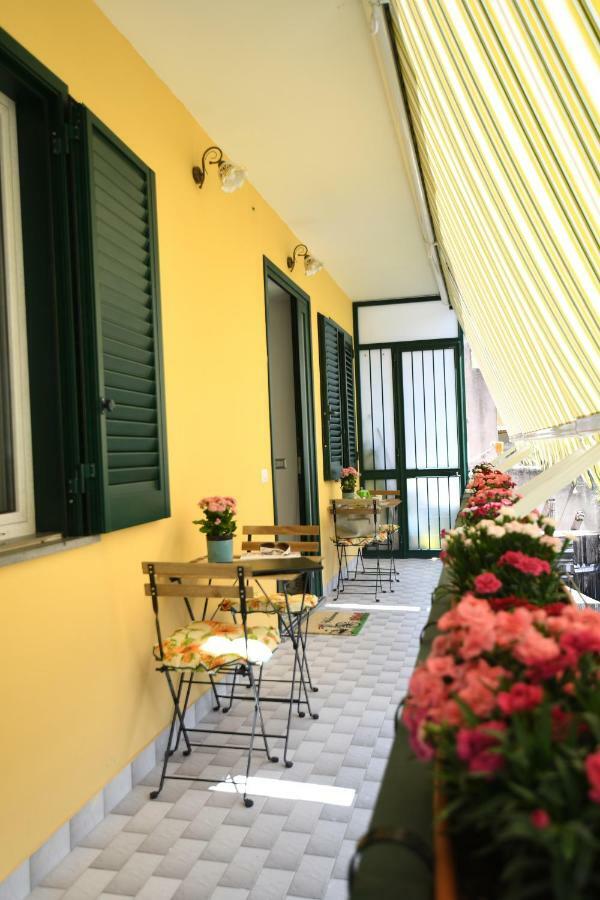 Millie Sorrento Suites Bagian luar foto